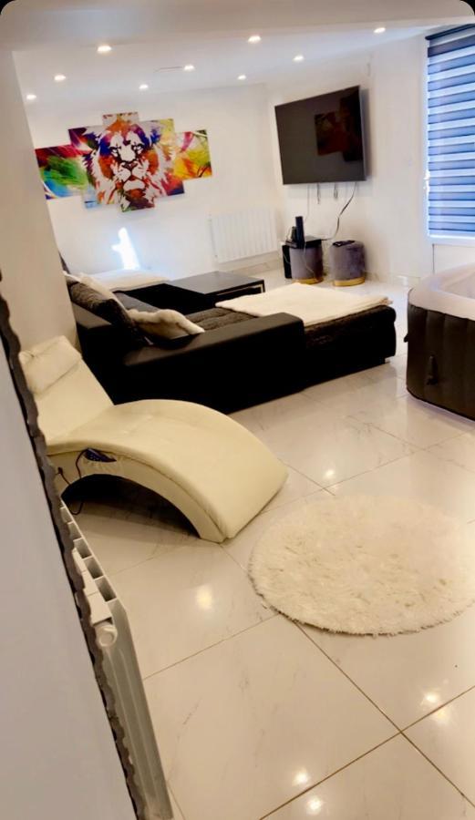 Love Room جيفور المظهر الخارجي الصورة